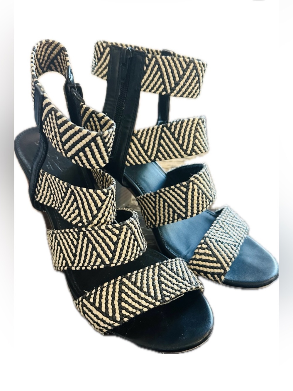 Universal Thread Sandals Size 8.5
